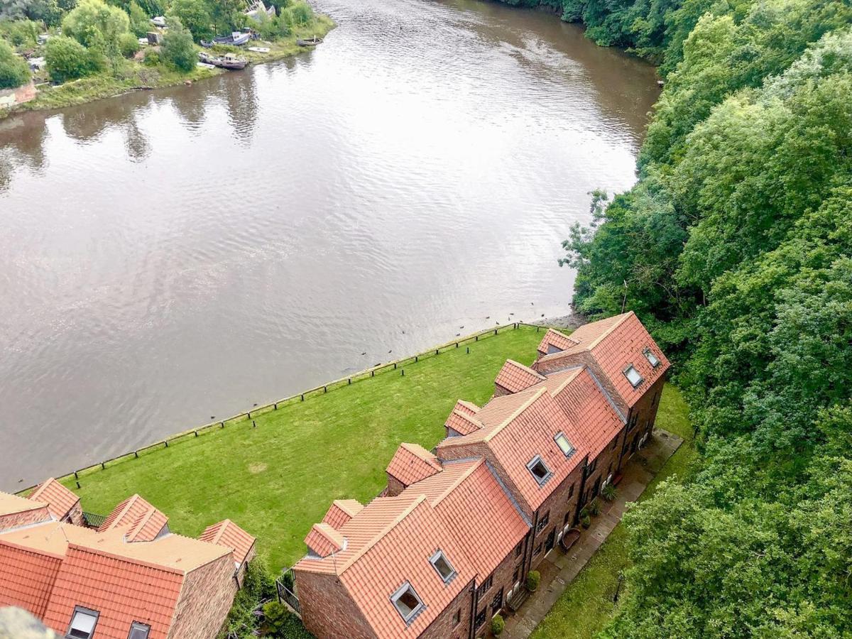 Quackers Villa Whitby Exterior photo