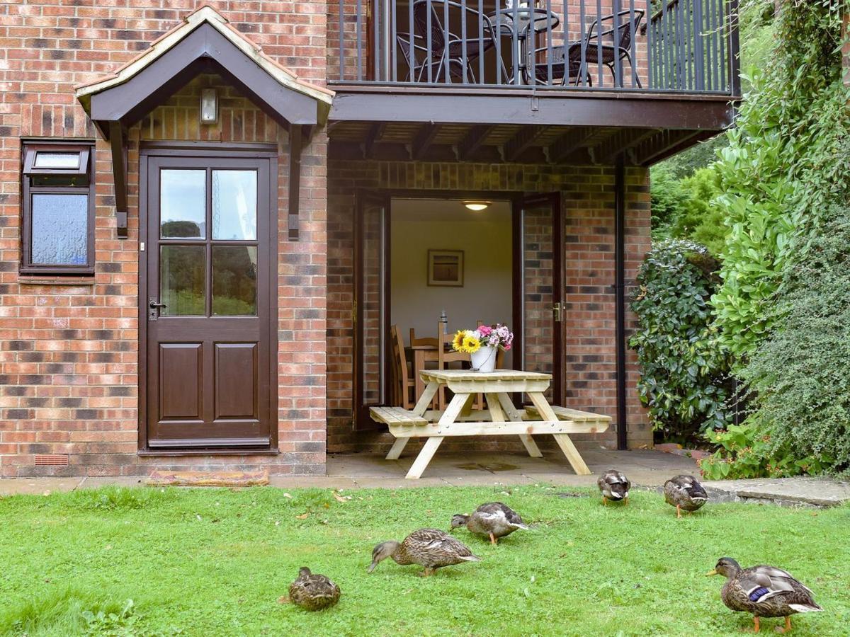 Quackers Villa Whitby Exterior photo